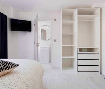 6 Beds 5 Baths - Photo 1