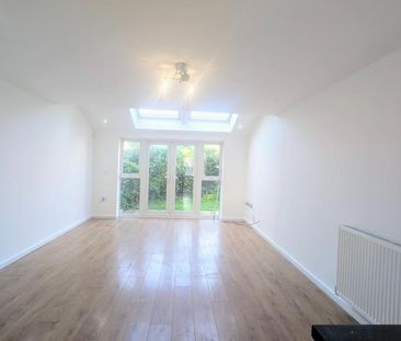 3 bedroom semi-detached house to rent - Photo 2