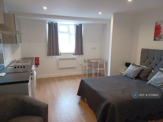 Studio to rent - Photo 1