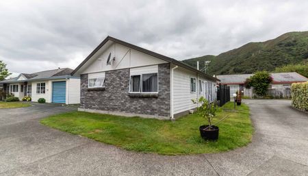 Spacious 3-Bedroom Family Home in a Quiet, Family-Friendly Neighbourhood - Photo 5