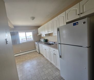 2 BEDROOM, 1 BATH, TOP FLOOR CONDO IN THE COMMUNITY OF BEVERLY HEIGHTS - Photo 4