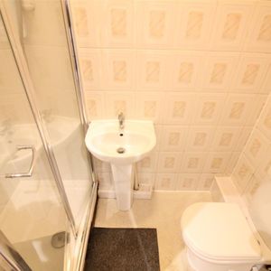 Madeley Road, London - Photo 2