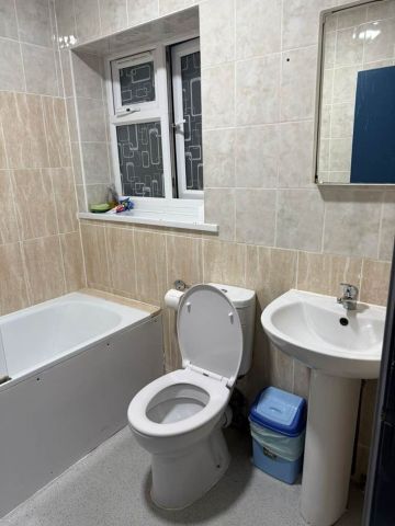 Room in a Shared House, Tanner Street, IG11 - Photo 4