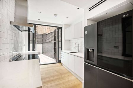 An excellent family house with terrace all newly refurbished throughout - Photo 4