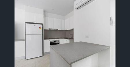 Oversized Loft-Style Apartment, Newly Renovated - Photo 3