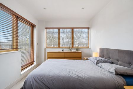 2 Bed Penthouse, Drummond Way, N1 - Photo 5