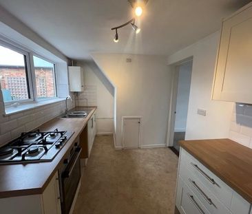 3 bedroom terraced house to rent - Photo 5