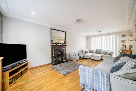 5 bedroom detached house to rent - Photo 2