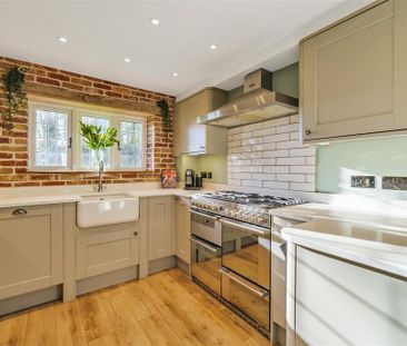 3 bedroom terraced house to rent - Photo 6