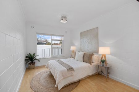 Beautifully presented 2-bedroom upstairs unit flooded in natural light - Photo 2