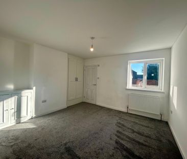 Newly Renovated 1 bed maisonette with PARKING - Photo 1