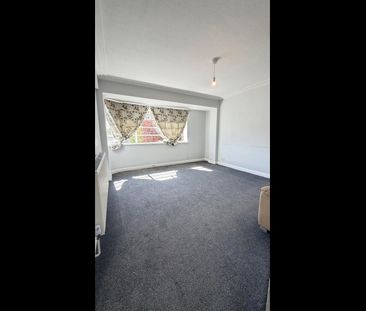 3 Bed Flat, Oman Court, NW2 - Photo 2