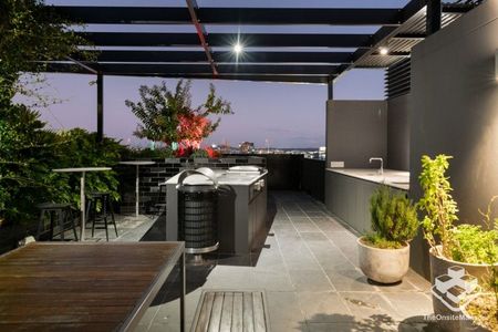 Fully Furnished executive style living in South Brisbane - Photo 4