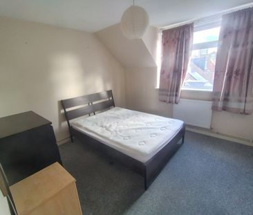 2 Bed Maisonette, York Road, SW11 - Photo 3