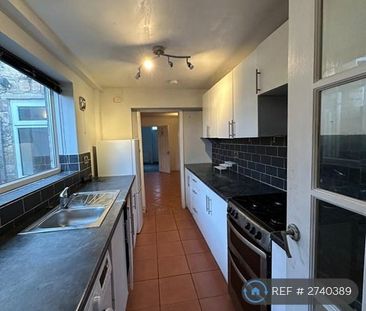 3 bedroom terraced house to rent - Photo 3