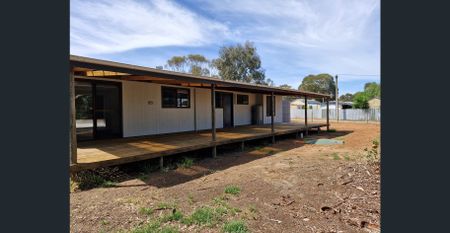 Country Living - Photo 2