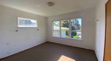 Affordable 3-Bedroom Home with Backyard – Lynf... - Photo 3