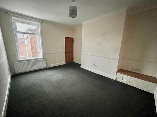 3 bedroom flat to rent - Photo 1