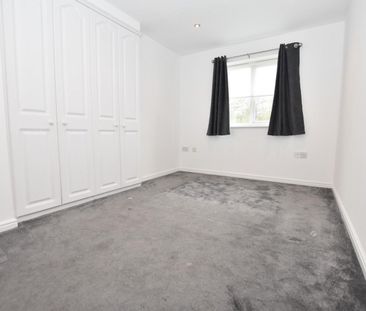 2 bedroom Flat To Let - Photo 3