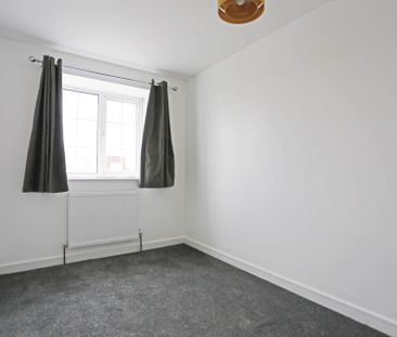Price £2,500 pcm - Available Now - Part Furnished - Photo 6