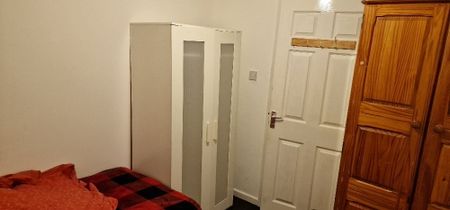 3 Bed Flat, Two Mile Hill Road, BS15 - Photo 3