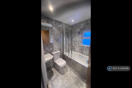 4 bedroom terraced house to rent - Photo 3