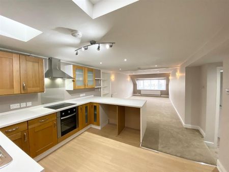 3 bedroom maisonette to rent - Photo 2