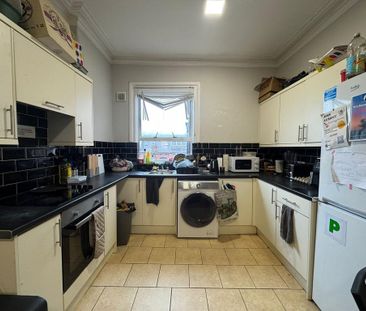 4 bedroom terraced house to rent - Photo 6