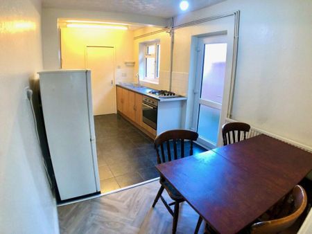 4 bedroom terraced house to rent - Photo 2