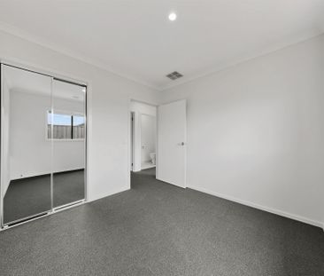 13 Ballina Crescent, Donnybrook VIC 3064 - House For Rent | Domain - Photo 6
