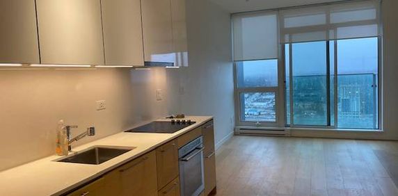 Surrey Downtown - 1 Bedroom + 1 Bathroom For Rent - Photo 2