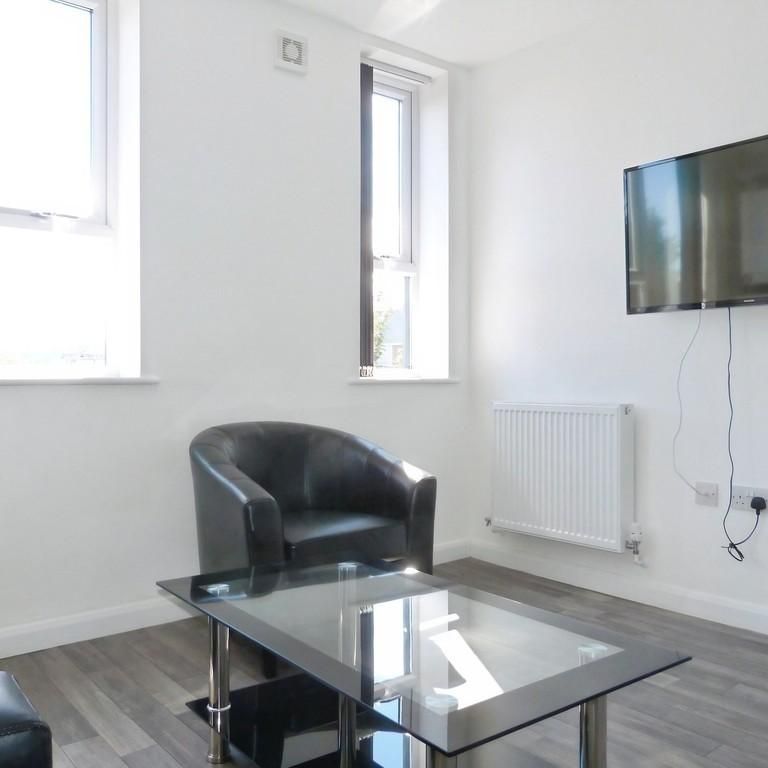 1 bedroom in a flat share to rent - Photo 1