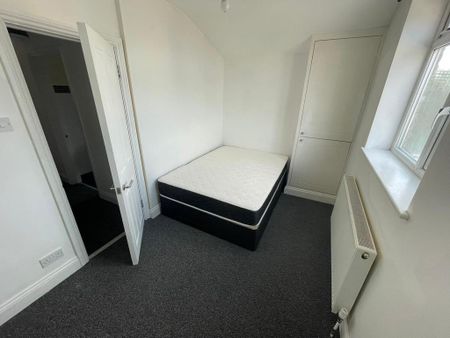 3 bedroom apartment to rent - Photo 2