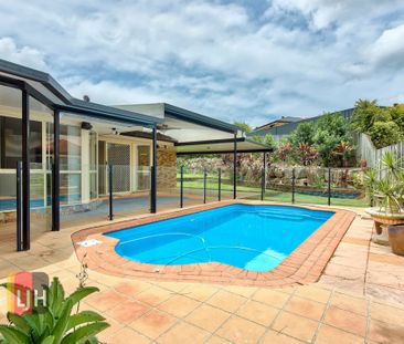 FAMILY FRIENDLY HOME w/ MEDIA ROOM/STUDY & INGROUND POOL ! - Photo 6