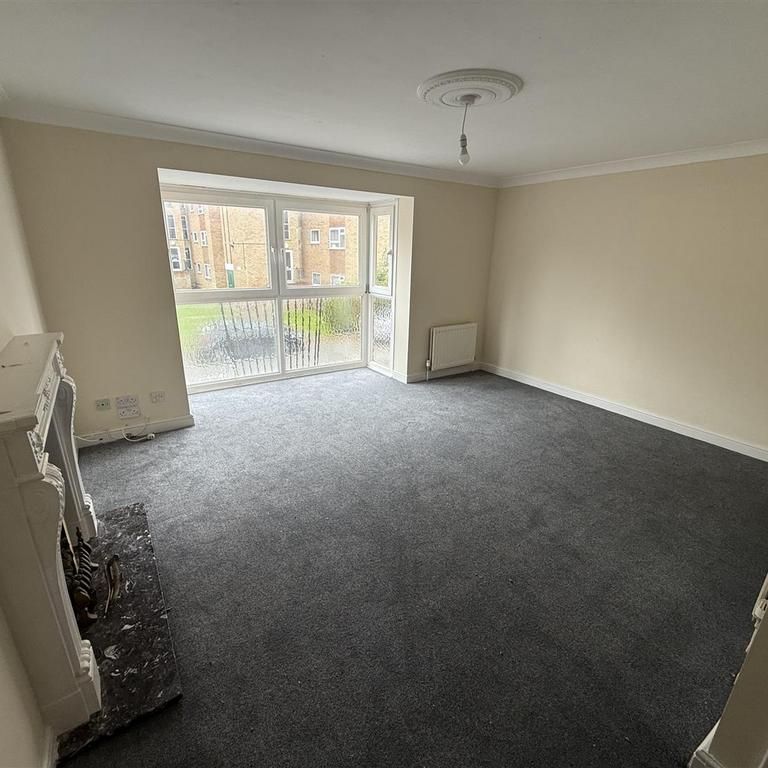 4 bedroom terraced house to rent - Photo 1