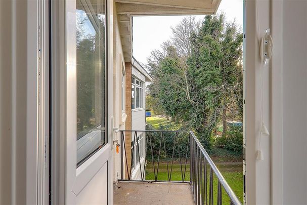 2 bedroom flat to rent - Photo 1