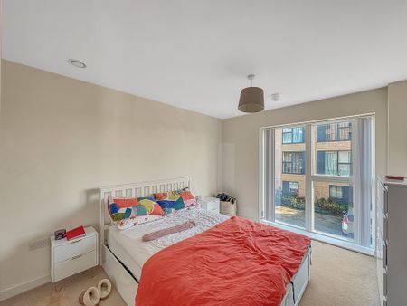 A first floor bright and modern one-bedroom apartment, with lift. Perfectly positioned for convenient living and ideal for professionals, particularly those working at Addenbrooke’s. - Photo 4