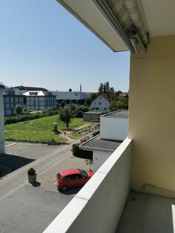 Eine schöne helle Wohnung mit Balkon in der Nähe des Sees! - Photo 2