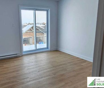 Logement 5 1/2 À LOUER - Photo 2