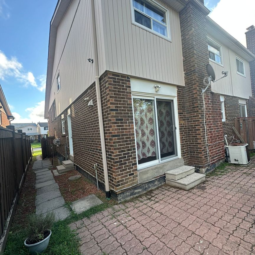 For Lease - 32 Histon Crescent Unit# Main, Brampton, Ontario - Photo 1