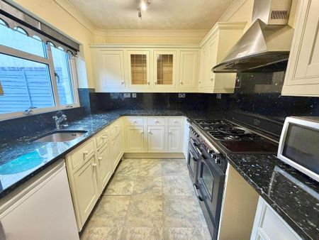3 bedroom terraced house to rent - Photo 3