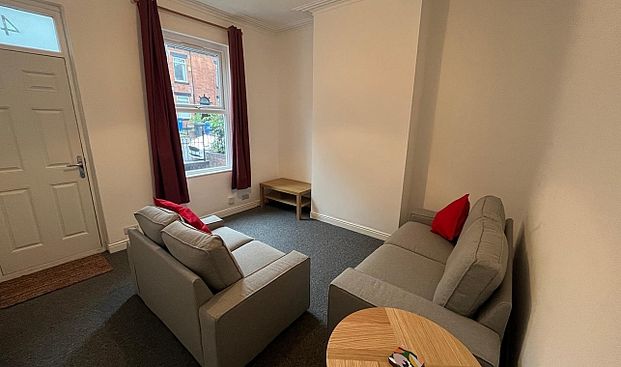 Recently Renovated 2-Bedroom, 1-Bathroom Terraced Property on Quiet Cul-de-Sac Near Hallam University City Campus - Photo 1