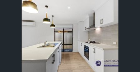 Beautiful and Comfortable Living in this 4 bedroom, 2 bathroom family home + office or 5th Bedroom! - Photo 5