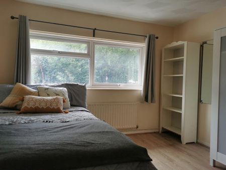 4 bedroom house to rent - Photo 2