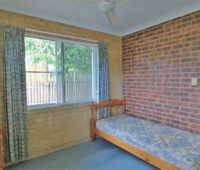 UNIT IN CENTRAL CANNONVALE LOCATION! - Photo 4