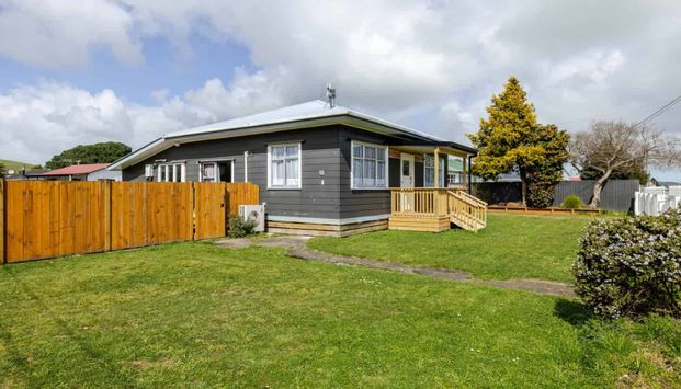 PAHIATUA - 3 BEDROOMS - Photo 1