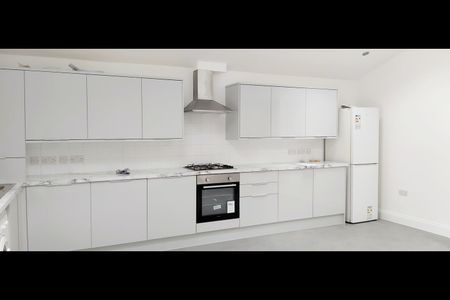5 Bed Terraced House, Carlyle Road, E12 - Photo 5