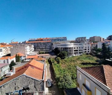 Rua de Santa Catarina, Porto, Porto District 4000-458 - Photo 4