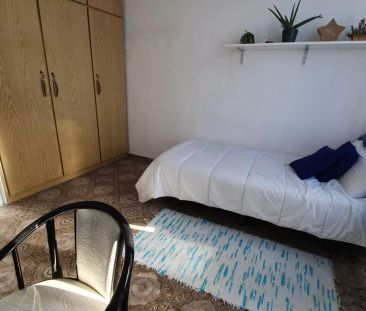 Room in a shared 9-bedroom apartment for rent in El Gòtic, bills included - Photo 3