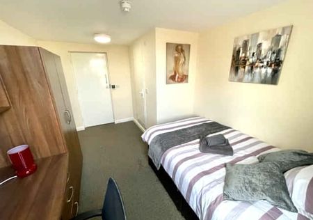 Ensuite Bedroom - Photo 5